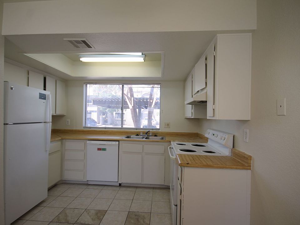 1st image of 10815 N 15th Ln APT 1