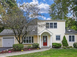 2718 Wendell Ln, Yorktown Heights, NY 10598