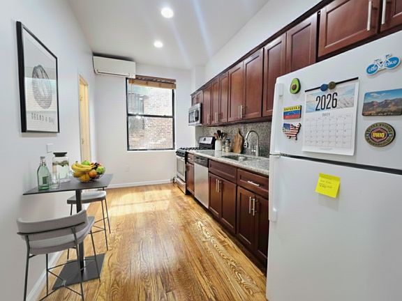 3rd image of 168 21st St #1H