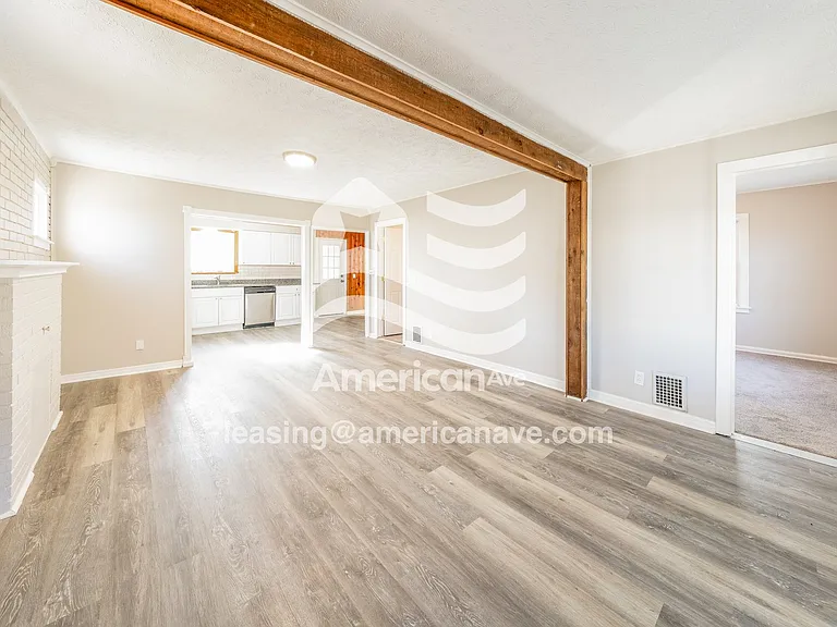 1253729_003_wm_-_living_room_13549452.jpg