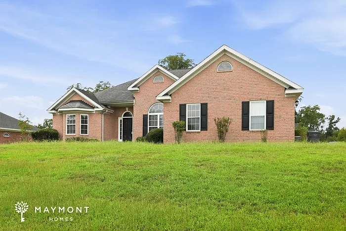 3 bed, 2.0 bath, 1956 sqft, $1,745 — Photo 2