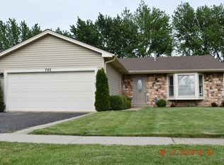 703 Schooner Ln, Elk Grove Village, IL 60007