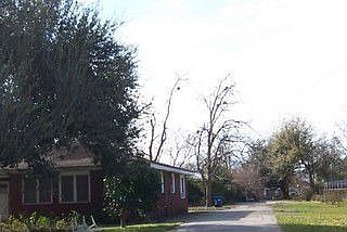 2nd image of 827 Cajundome Blvd