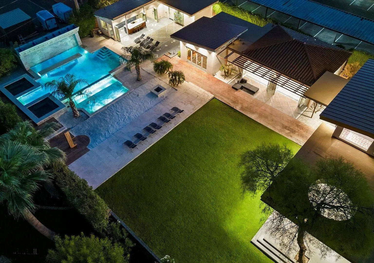 The Estate in Phoenix — Photo 3