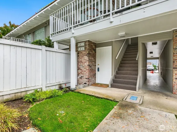 5722 122nd Place SE #235, Bellevue, WA 98006