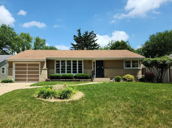 716 Parkside Dr, Rockford, IL 61108