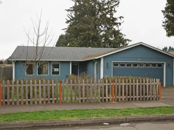 303 Barnes St, Kelso, WA 98626