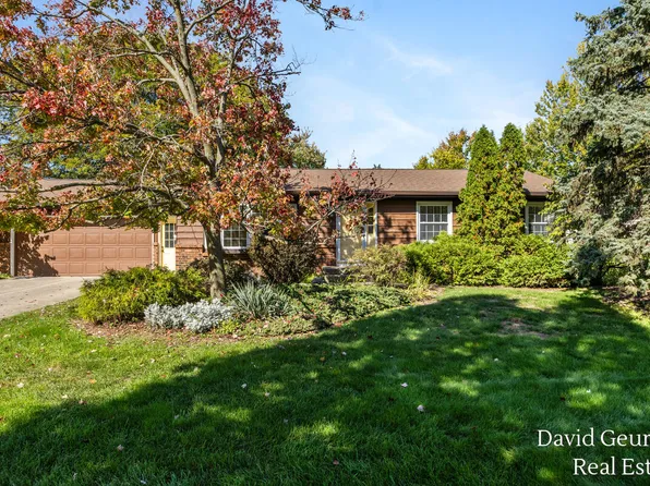5873 Glenmoor Dr SE, Kentwood, MI 49508