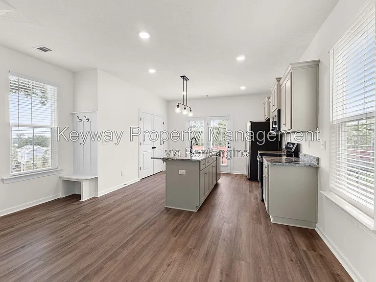 1144 Carolina Ave — Photo 5