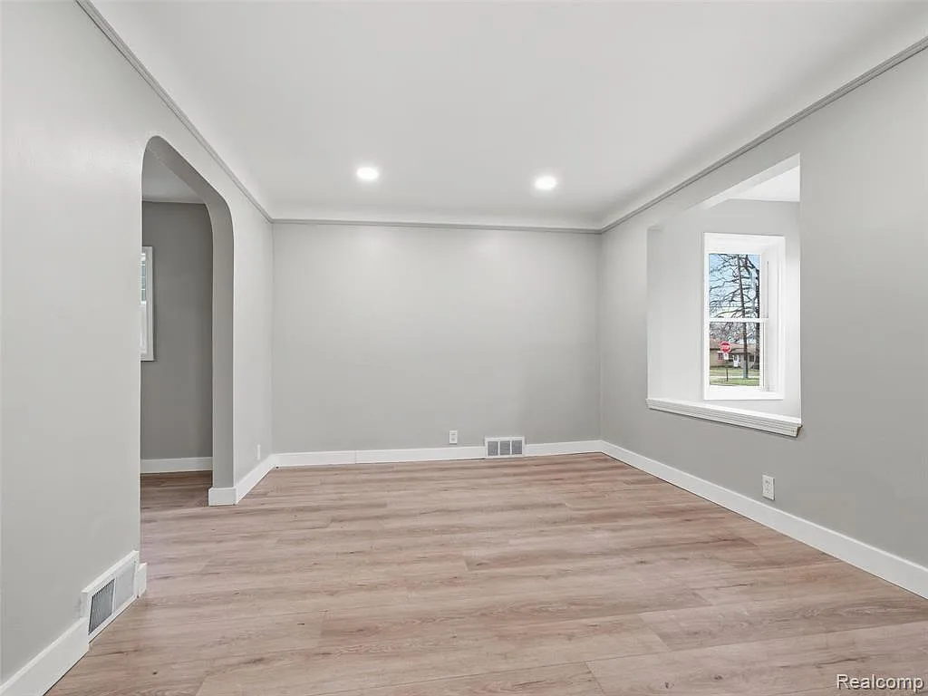 2 bed, 838 sqft, $1,450 — Photo 1