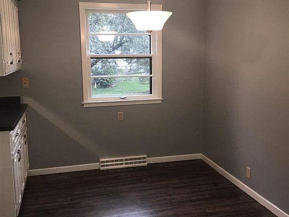 3rd image of 203 E Oakland Ave