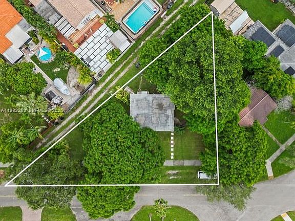 3rd image of 201 Flagler Dr