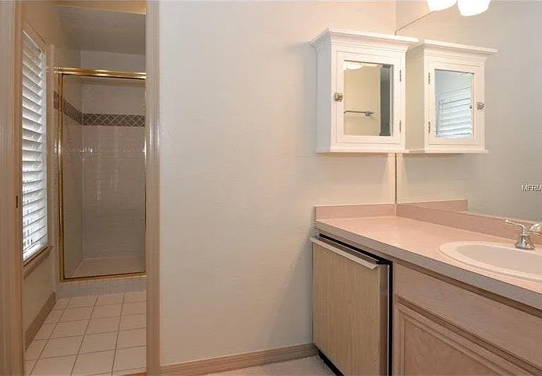 bathroom 2 upstairs