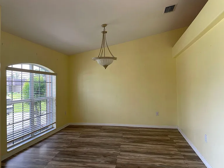 310 SE Van Loon Ter — Photo 14