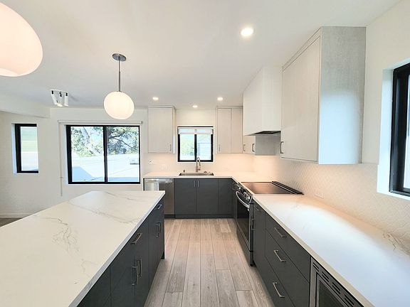 4th image of 975 Palm Ave
