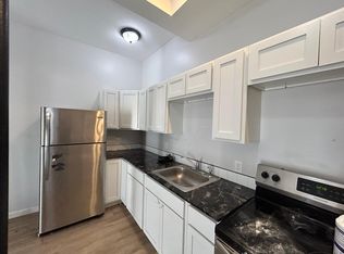 17 102nd St #1A, Troy, NY 12180