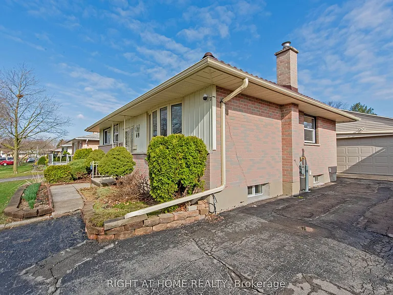 69 Alayne Cres — Photo 5