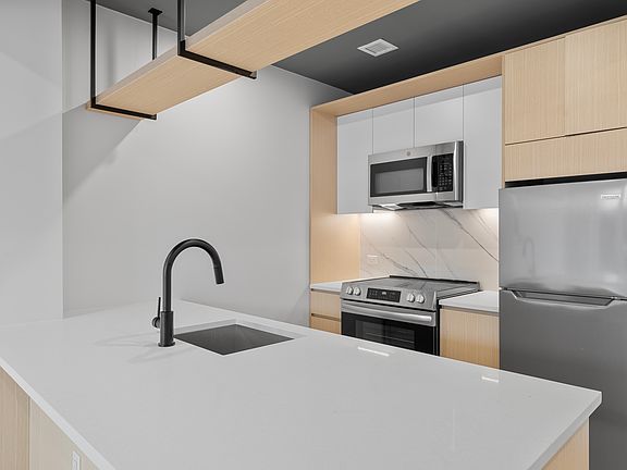 5th image of 77-63 Vleigh Pl #424