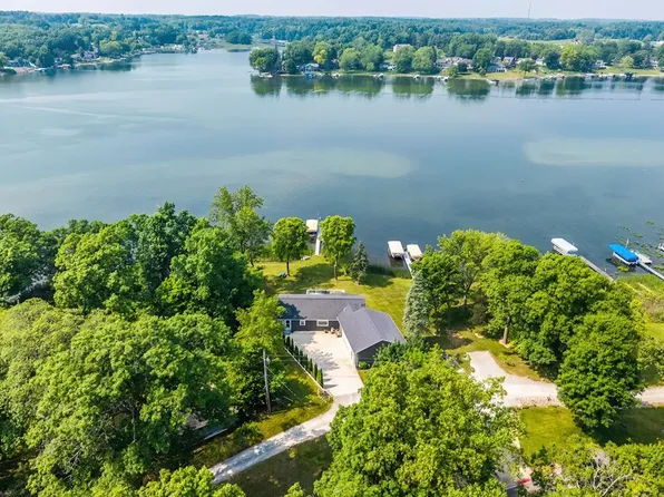 395 Lane 350 Jimmerson Lk, Fremont, IN 46737