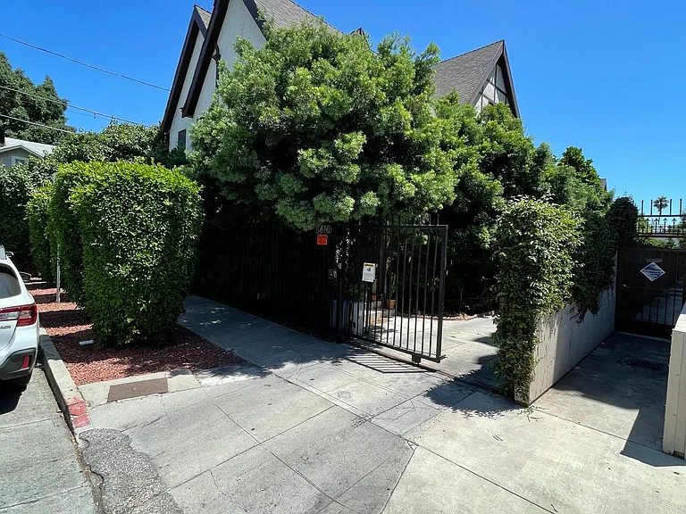 5418 Harold Way #5418 — Photo 1