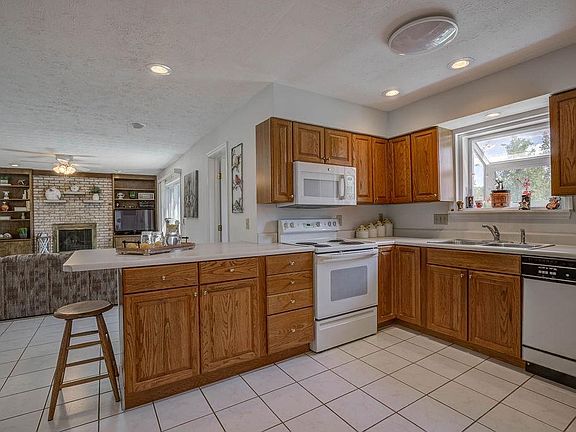 2nd image of 943 Tollgate Dr