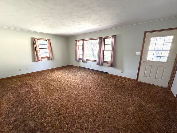 4th image of 123 32nd Ave N