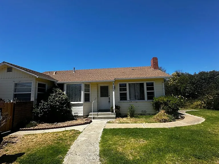 707 W Cypress Ave — Photo 1