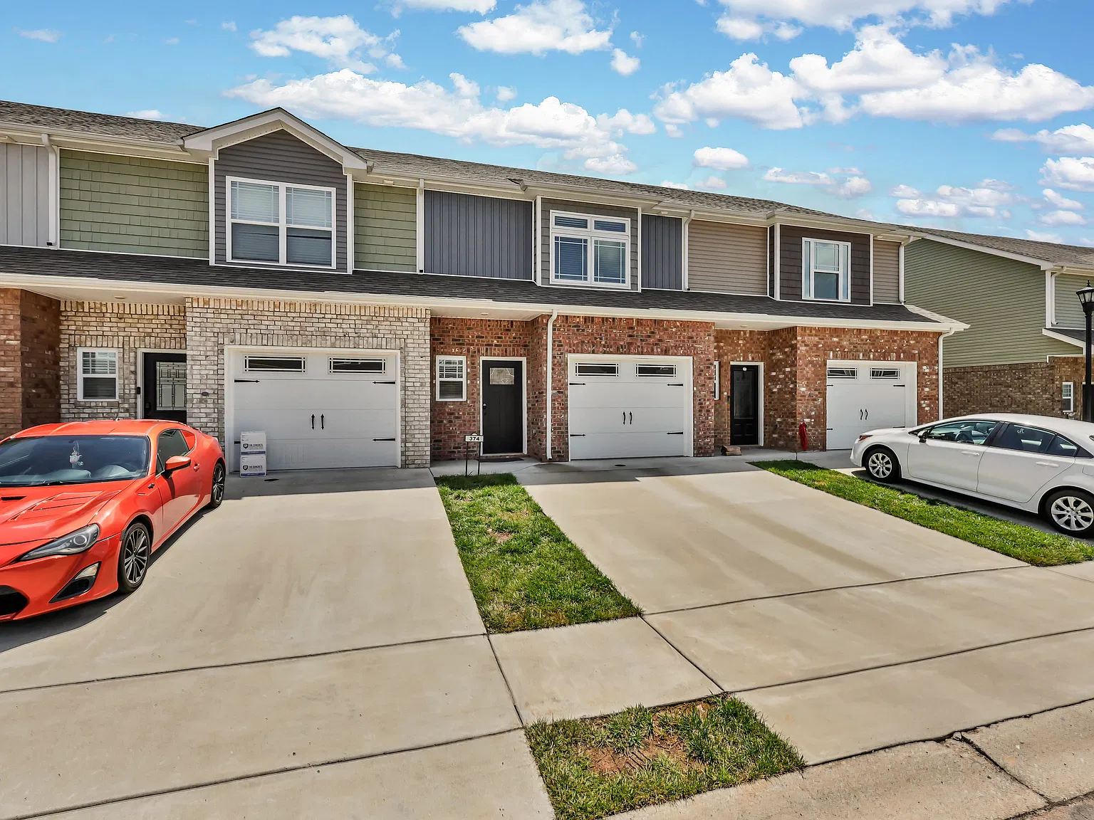 2 bed, 2.5 bath, 1278 sqft, $1,900 — Photo 3