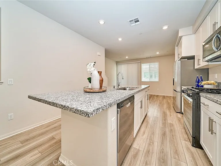 1672 Cayton Loop — Photo 8