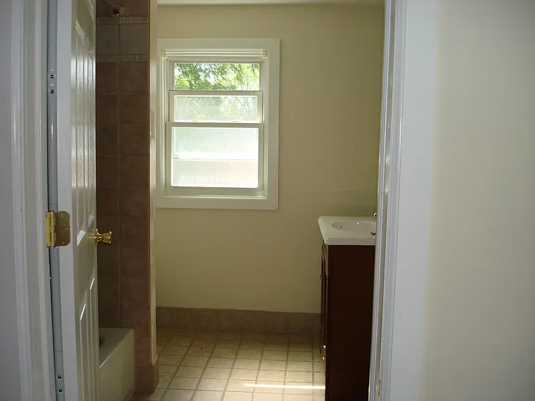 24 Myra Ave #B — Photo 9