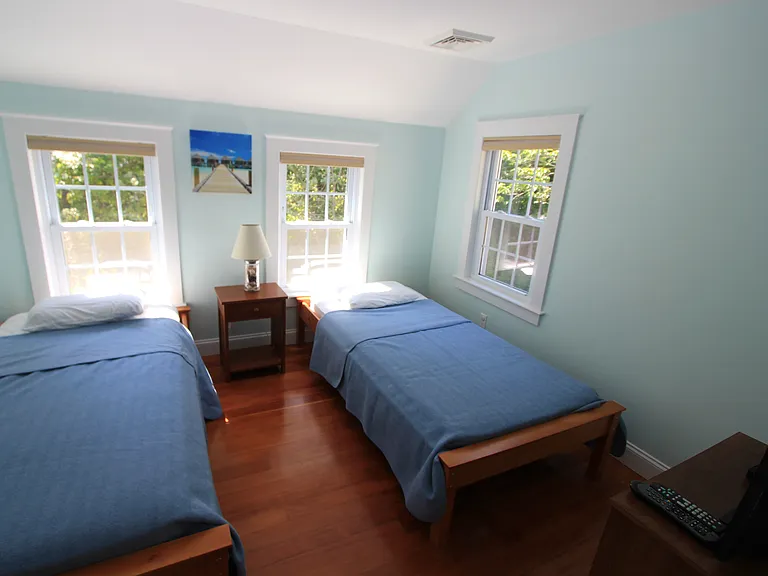 321 Williston Rd — Photo 8
