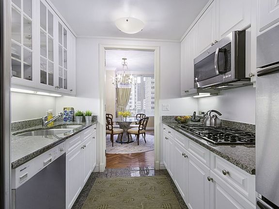 3rd image of 15 W 63rd St APT 12A