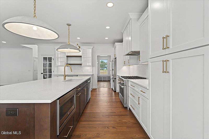 5th image of 10 Mapleton Court