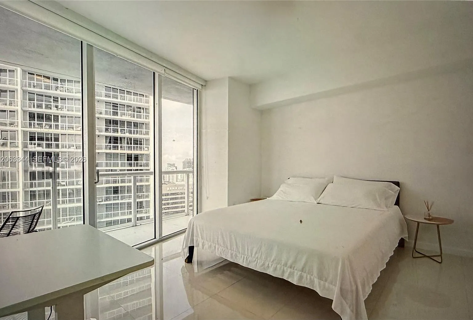 Iconbrickell Condo No 1 — Photo 4