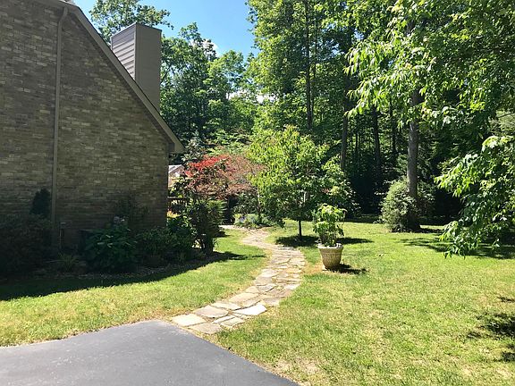 4th image of 105 Shadowwood Ln