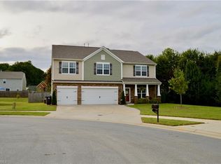 4091 Highland Creek Ct, Pfafftown, NC 27040