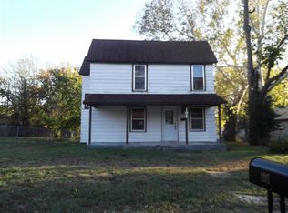 106 E 1st Ave, Caney, KS 67333