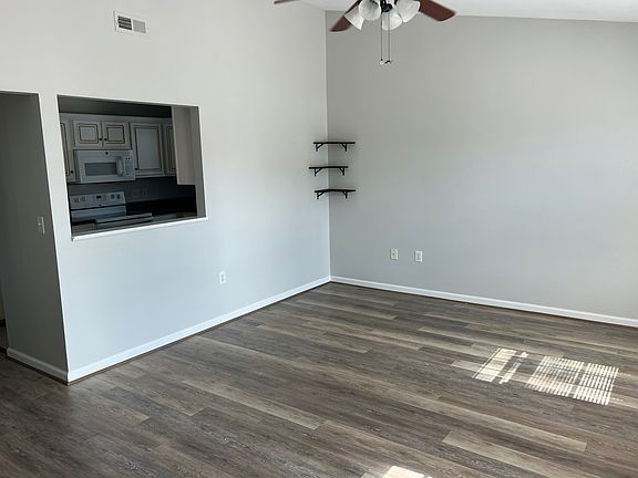 4th image of 2900 Myrtle St Unit 8