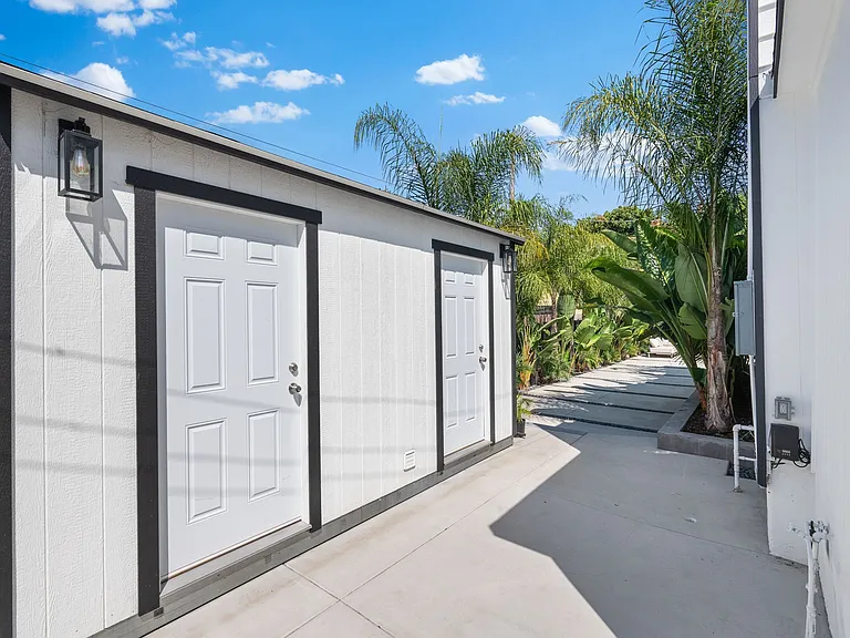 1752 Robinson Ave — Photo 13