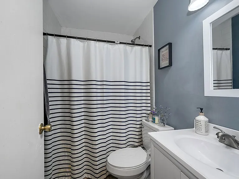 242 Senator Pl #1 — Photo 7