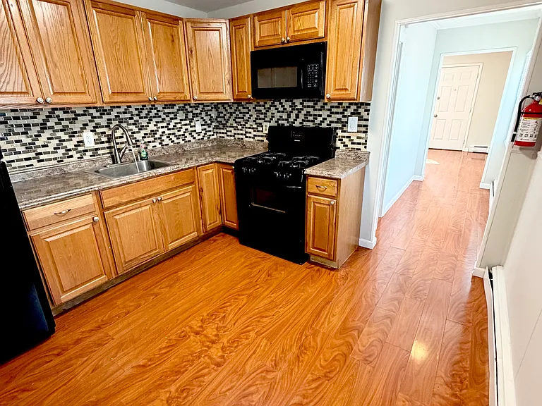 392 Madison Ave — Photo 2
