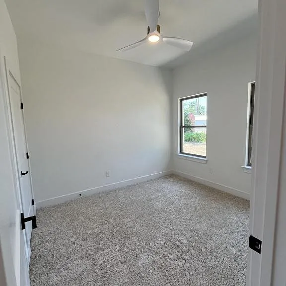 121 Post Oak Rd — Photo 8