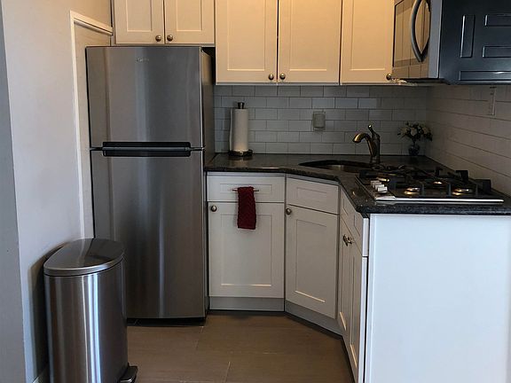 4th image of 821 Bergen Ave #C09