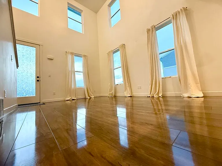 10539 S Liv Way #S — Photo 5