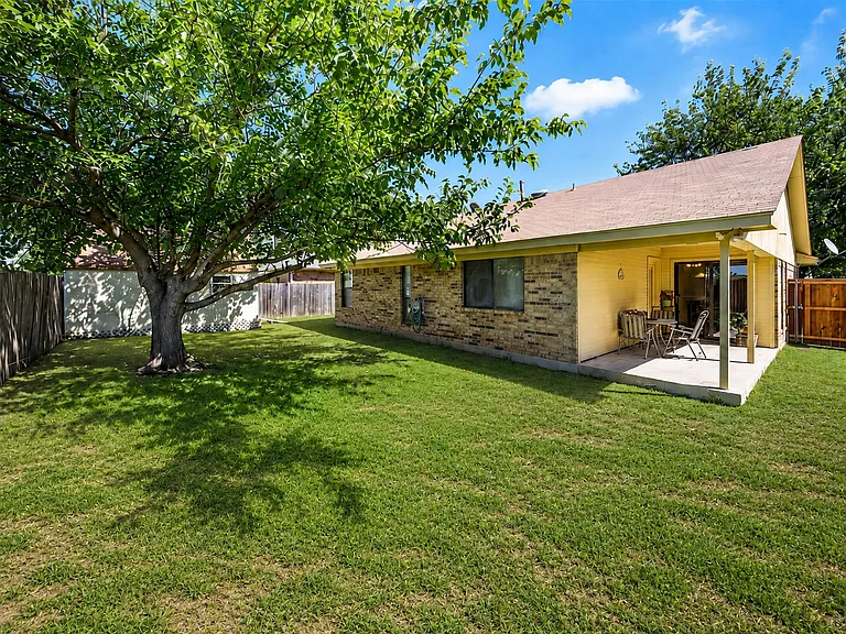 2217 Parkside Dr — Photo 13
