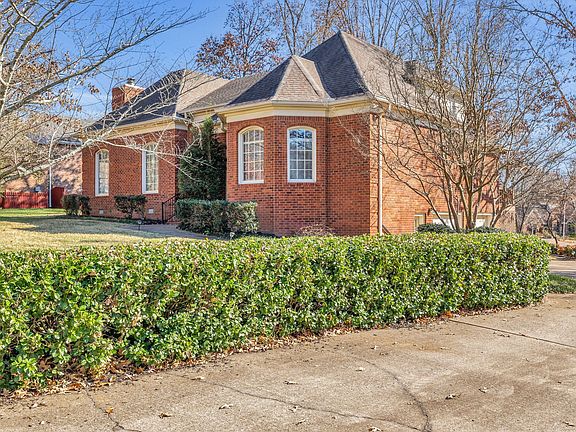 4th image of 135 Laural Hill Dr
