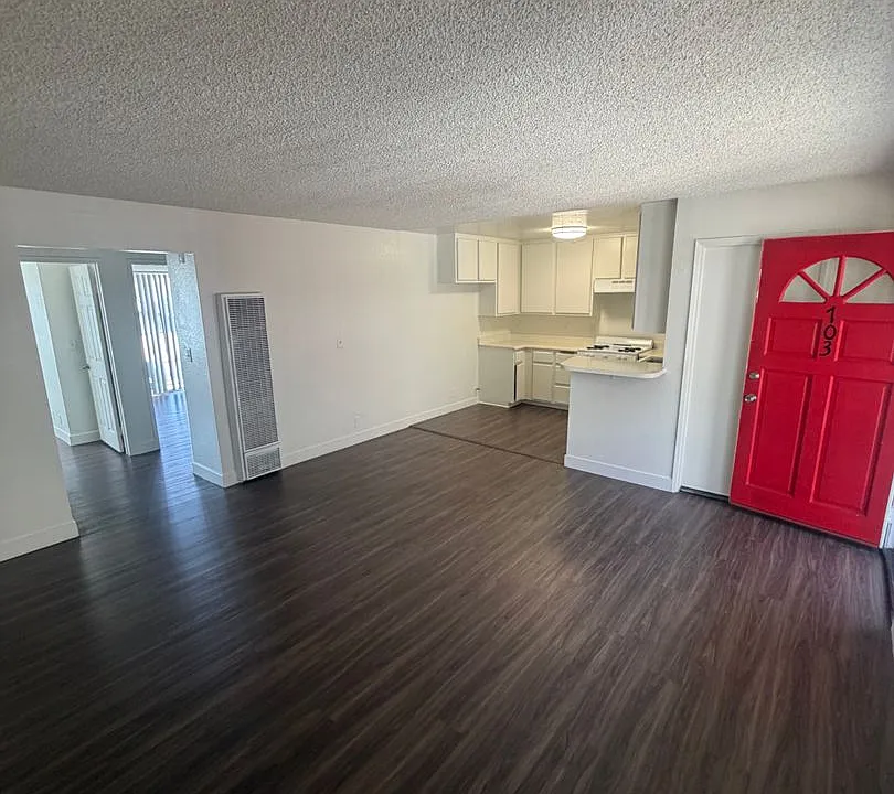 1115 Temple Ave #25