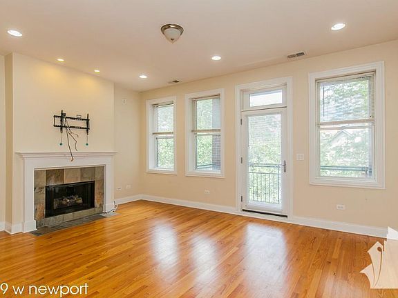 2nd image of 1039 W Newport Ave #517