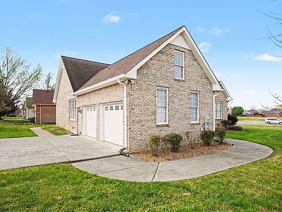 2nd image of 161 Fieldstone Ln