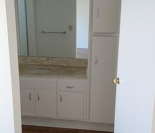 4th image of 10844 Kling St #9
